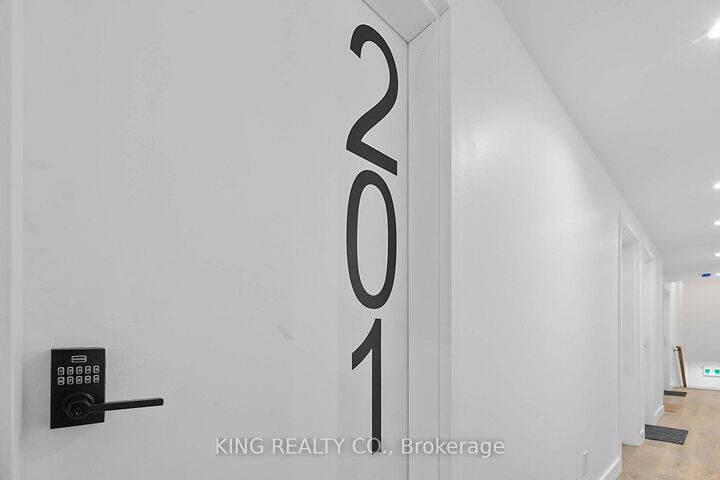 Property Photo:  2219 Dundas Street W 201  ON M6R 1X6 