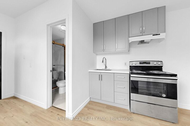 Property Photo:  20 King Street E C  ON L1G 4Y5 