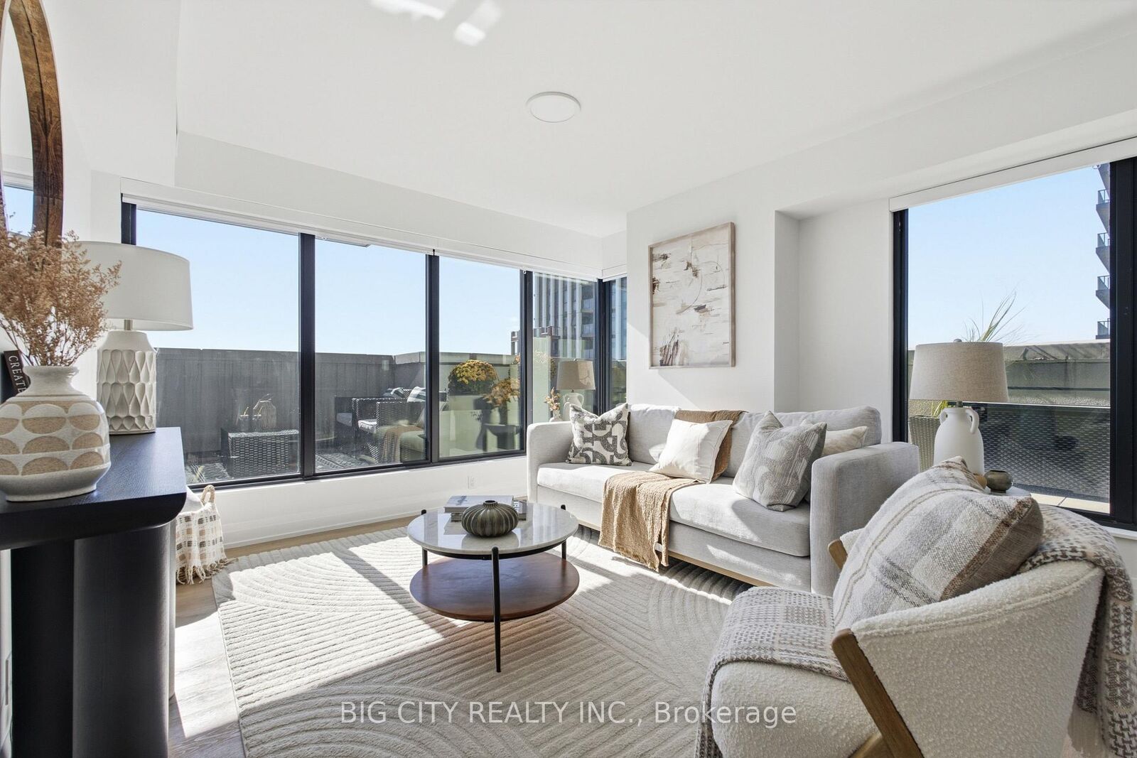 Property Photo: 36 Brentcliffe Road 717 ON M4G 0E1