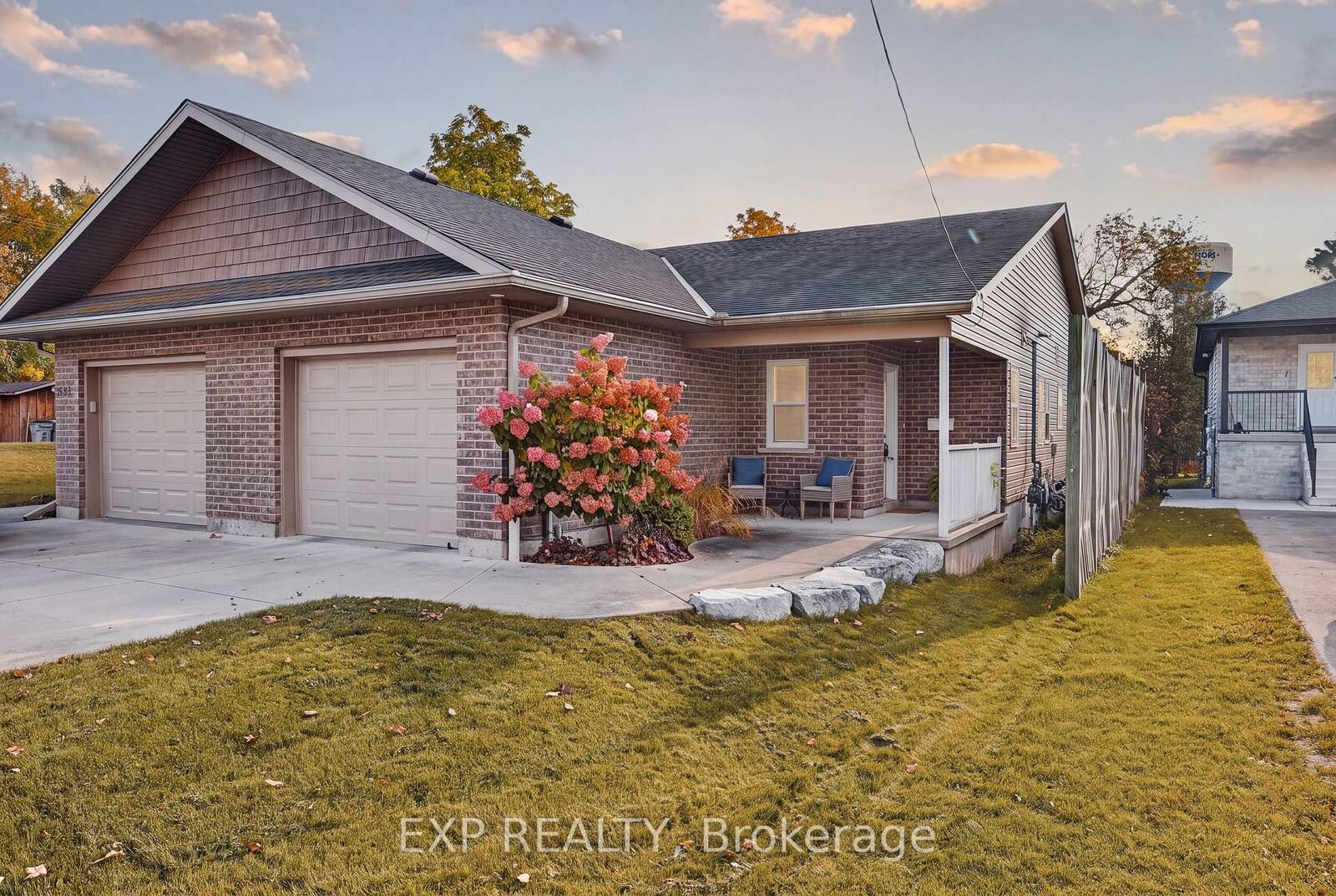 Property Photo: 628 Elizabeth Street W ON N4W 1E7
