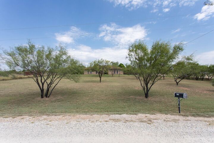 Property Photo:  914 Nakomis Trail  TX 76310 