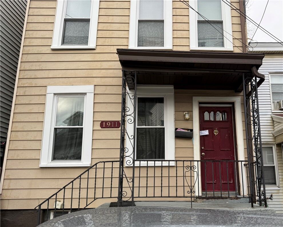 Property Photo:  1911 Saint Paul St  PA 15203 