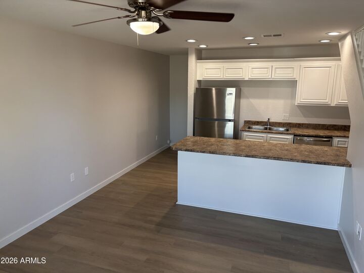 Property Photo:  528 E Navajo Avenue Apt 2  AZ 85119 