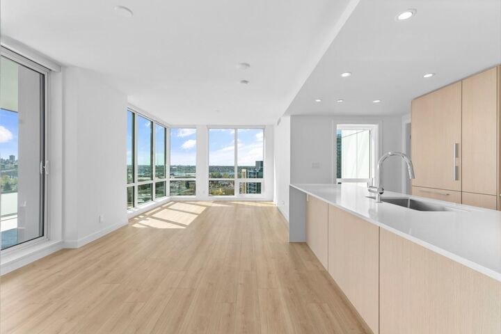 Property Photo:  1500 Fern Street 1706  BC V7J 0E6 
