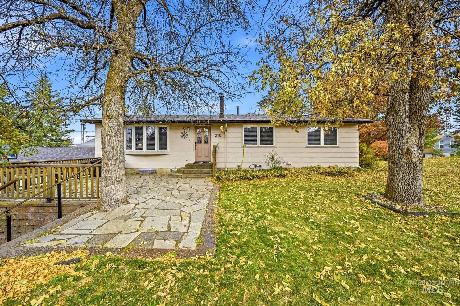 Property Photo: 210 N High St WA 99179