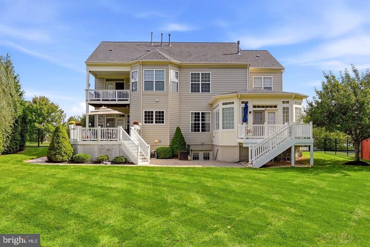 Property Photo: 22399 Dolomite Hills Drive VA 20148