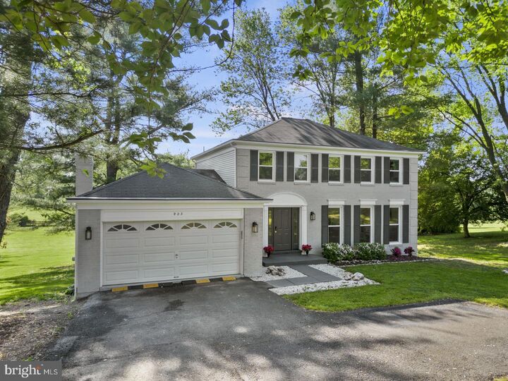 Property Photo: 923 Riva Ridge Drive VA 22066