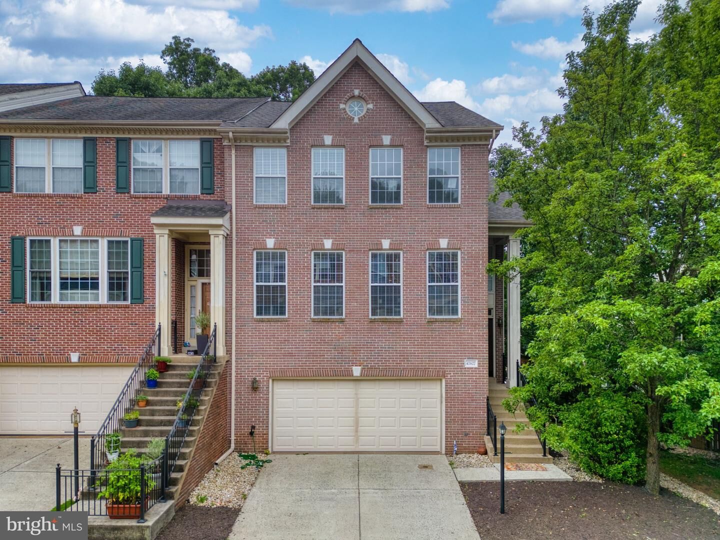 Property Photo: 47627 Loweland Terrace VA 20165