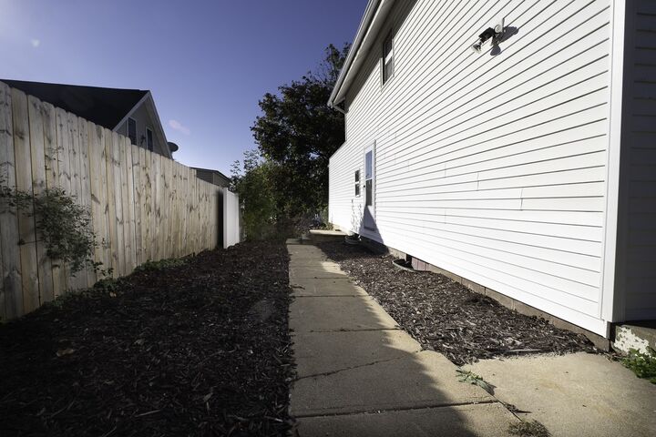 Property Photo:  102 W Broadway Street  IA 52205 