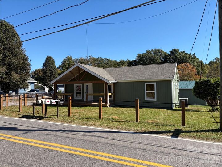 Property Photo: 121 Autumn Leaf Road NC 28166