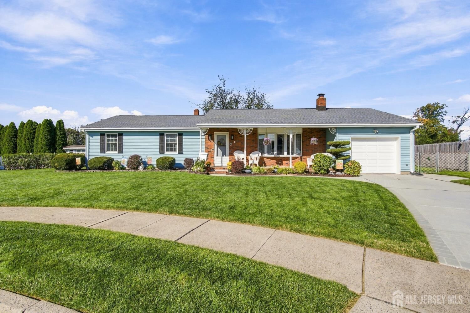 Property Photo:  5 Seaman Court  NJ 08879 