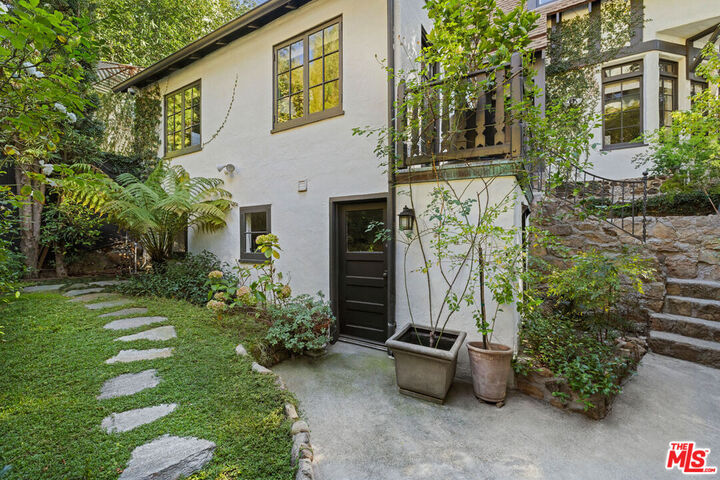 Property Photo: 5746 Cazaux Dr CA 90068