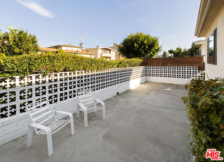 Property Photo: 1635 Colby Ave, Unit 1 CA 90025