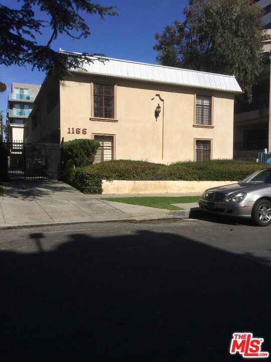 Property Photo:  1166 Amherst Ave, Unit 6  CA 90049 