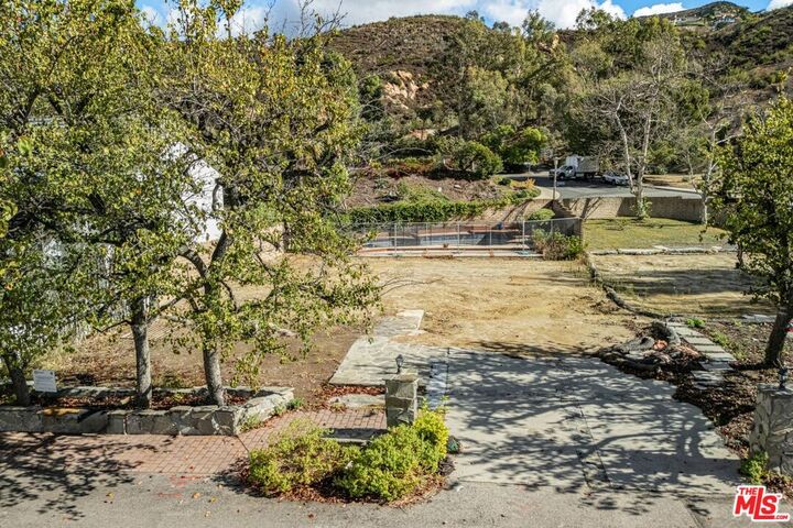 Property Photo: 17106 Avenida De La Herradura CA 90272