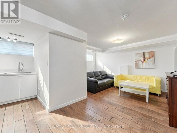 Property Photo:  20 Edmonton Road  ON M2J 3W6 