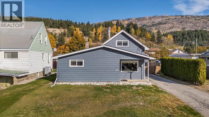 Property Photo: 2223 Sixth Avenue BC V1R 3B9