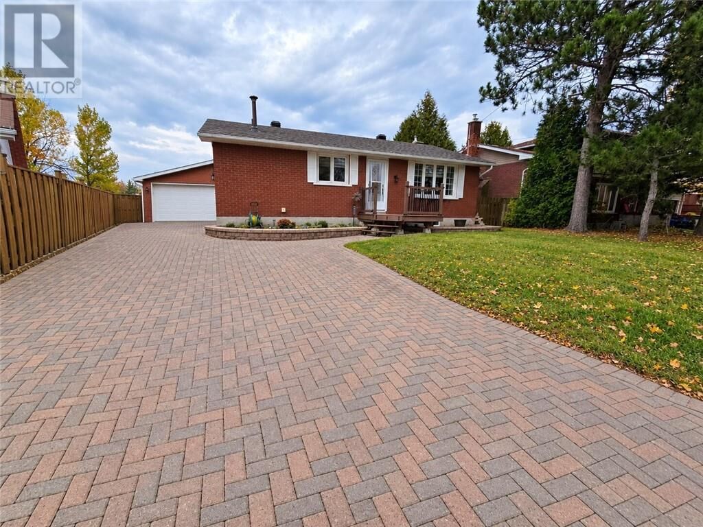Property Photo:  132 Maplewood Crescent  ON P3L 1G9 