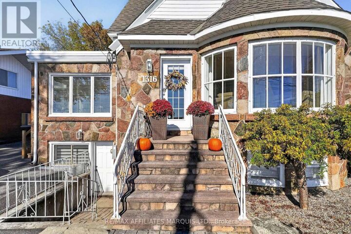 Property Photo:  1316 Montreal Road  ON K6H 1E6 