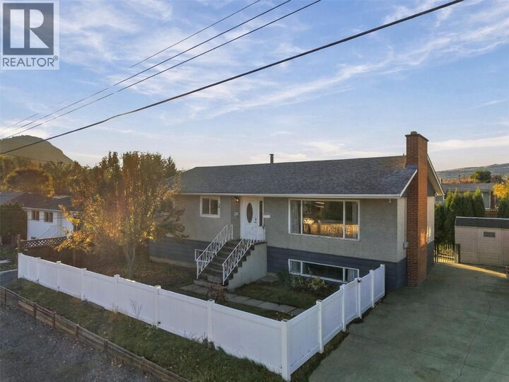 Property Photo: 675 Windsor Avenue BC V2B 2B2