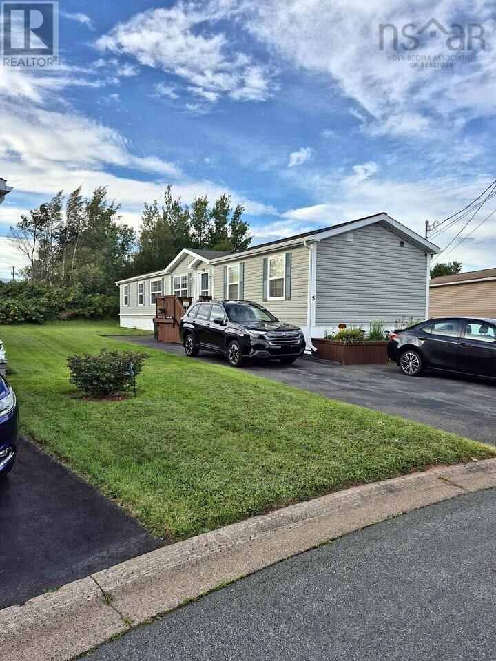 Property Photo:  5 Cambridge Court  NS B4H 0B7 