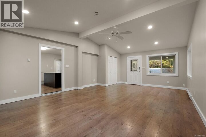Photo de la propriété:  2454 Sooke Road  BC V9B 1X7 