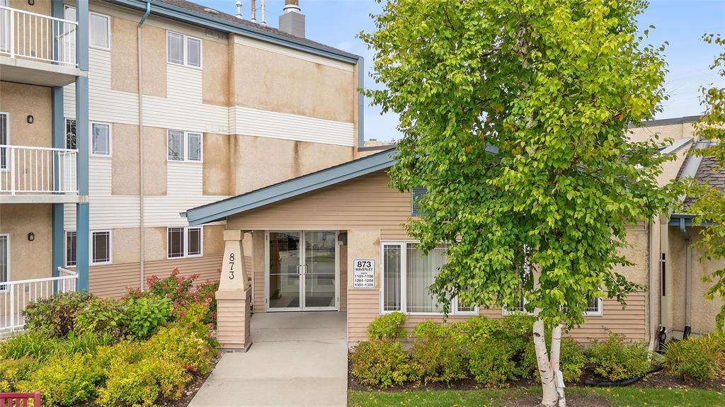 Property Photo:  873 Waverley Street  MB R3T 6C3 