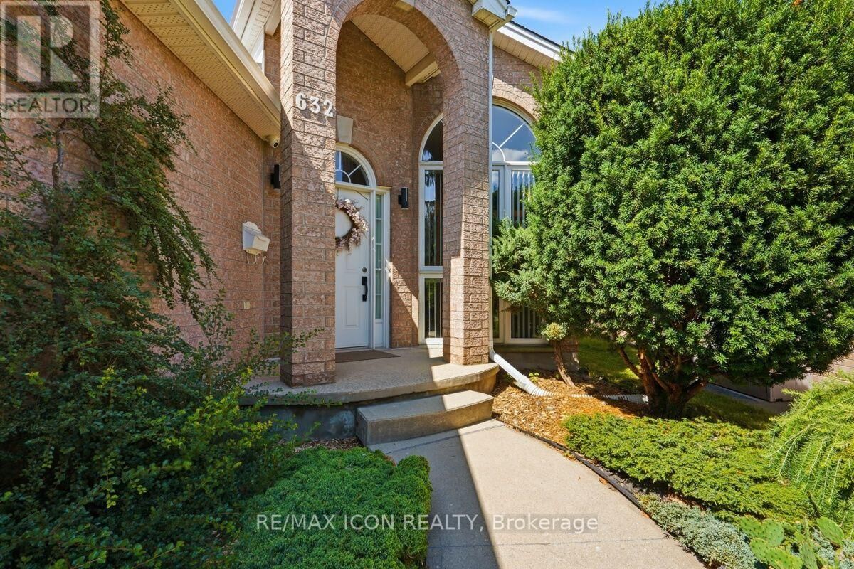 Property Photo:  632 Thornwood Drive  ON N6H 5J6 