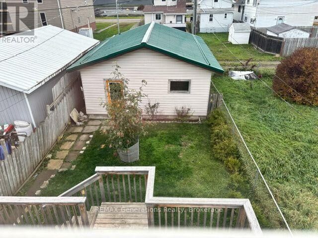 Property Photo:  831 McIntosh Street  ON P7C 3A7 