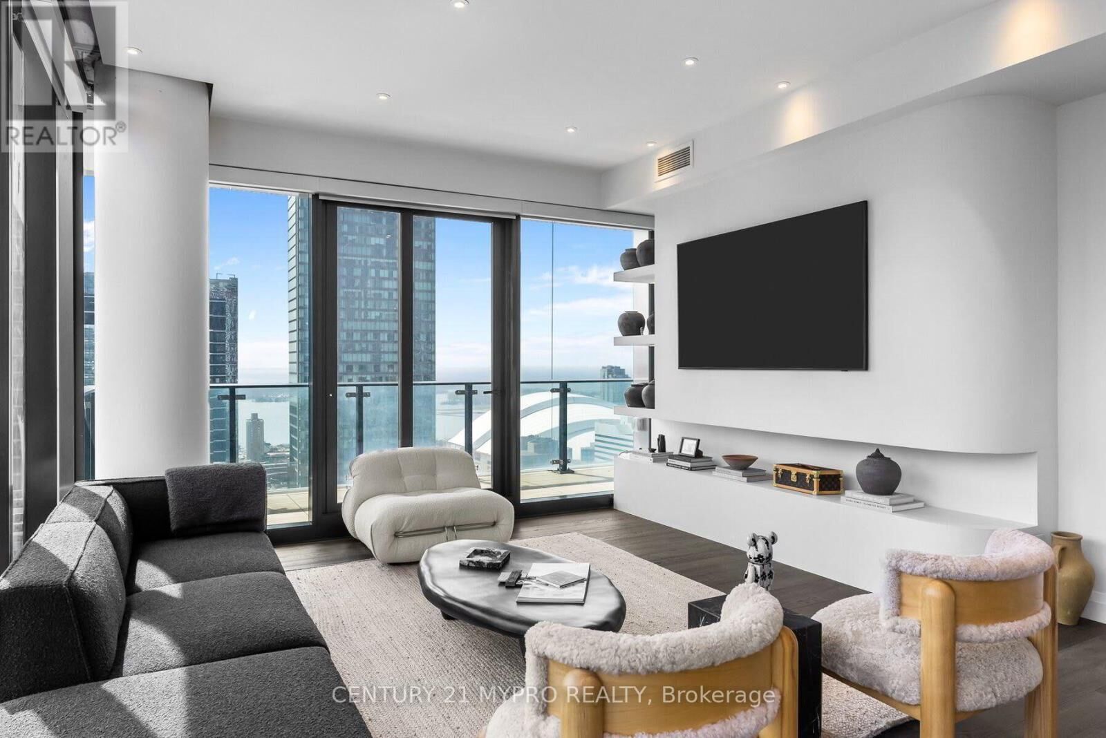 Property Photo: 224 King Street West 3603 ON M5H 0A6