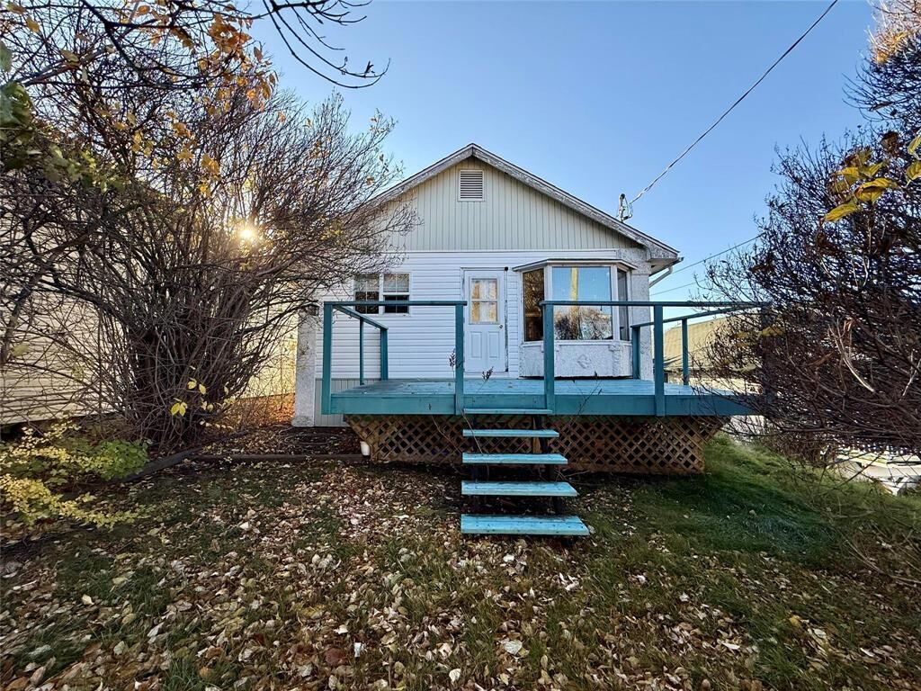 Property Photo: 11 Bay Avenue MB R8A 0V5