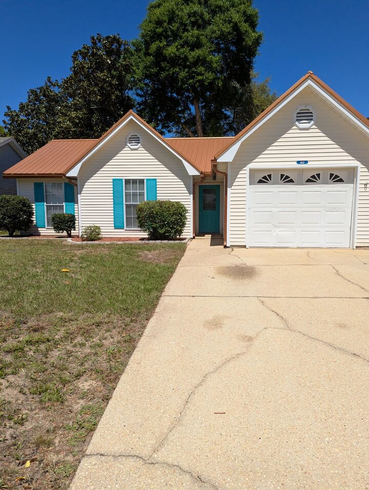 Property Photo:  162 Meadowbrook Court  FL 32578 