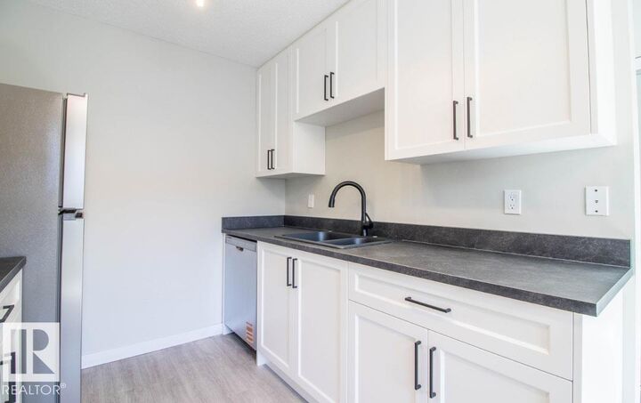 Property Photo:  3129 139 Avenue NW  AB T5Y 1R4 