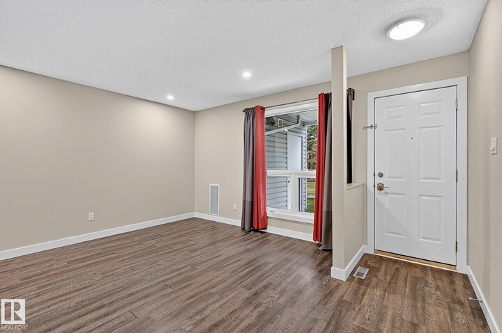 Property Photo: 2115 118 Street NW 12 AB T6J 5N1