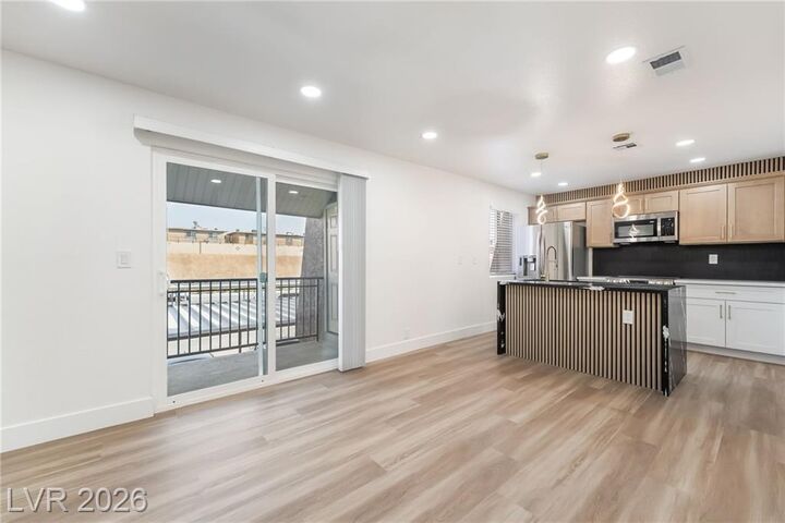 Property Photo:  5332 River Glen Drive 400  NV 89103 