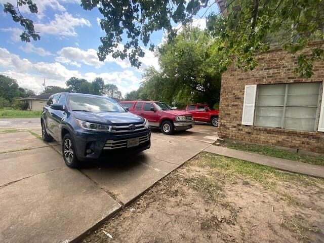 Property Photo:  215 Avenue E  TX 77587 