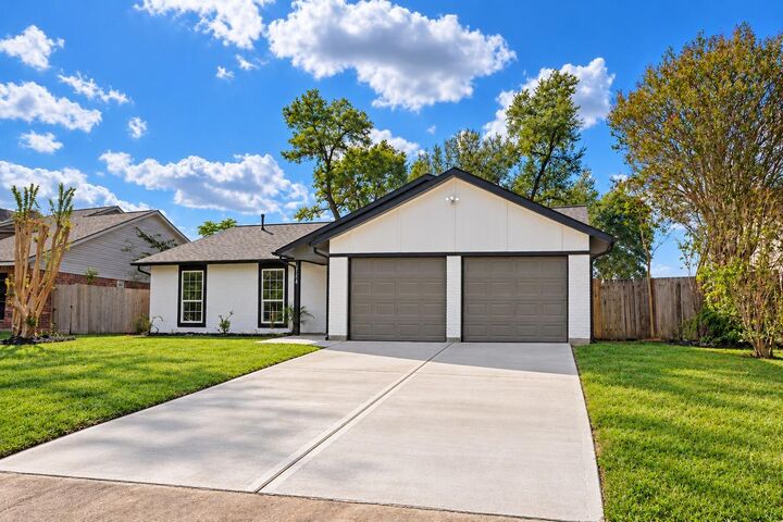 Property Photo: 7714 Summer Glen Lane TX 77072