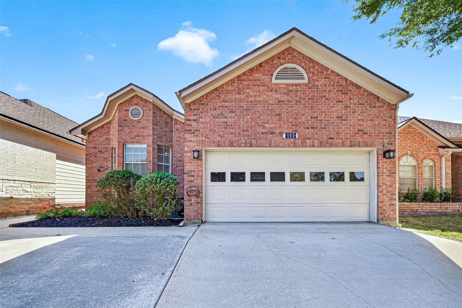 Property Photo:  103 Fairway View Court  TX 77356 