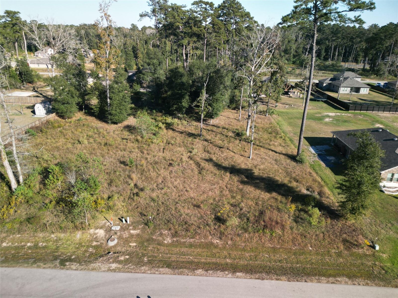 Property Photo: 826 Forest View TX 77357