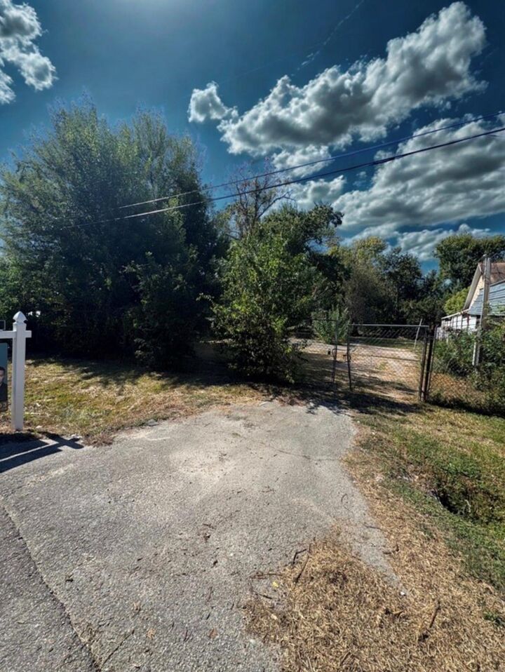 Property Photo: 10411 Bantum Street TX 77093