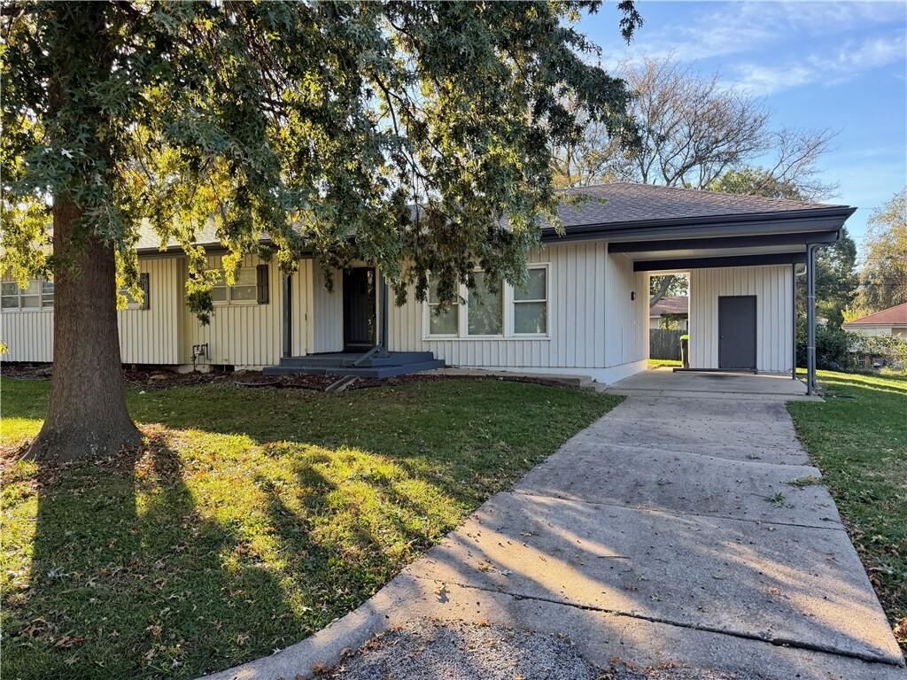 Property Photo:  502 Tumbleweed Place  MO 64012 