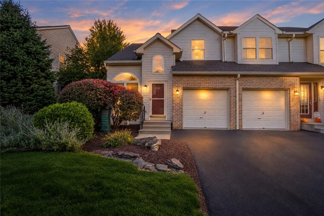 Property Photo: 207 Ridings Circle 207 PA 18062