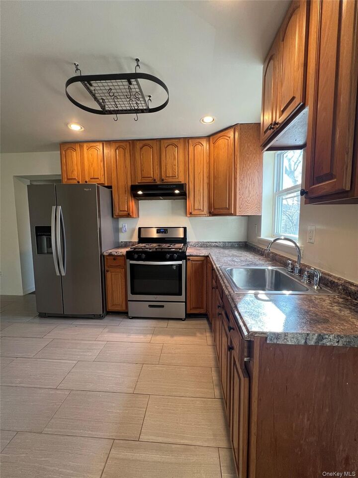 Property Photo:  27-31-31 E Main Street 5  NY 12508 