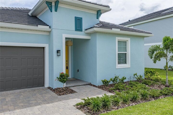 Property Photo: 10368 Fieldstone Myrtle Way FL 33576