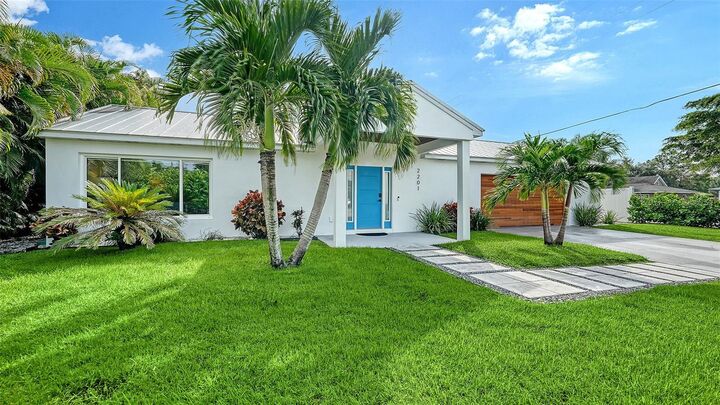 Property Photo:  2201 Webber Street  FL 34239 