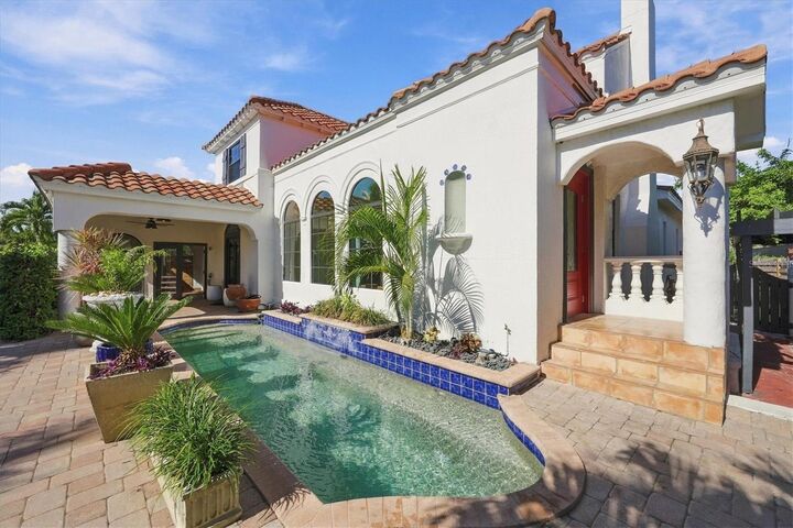 Property Photo:  5208 Harbor Road  FL 34209 