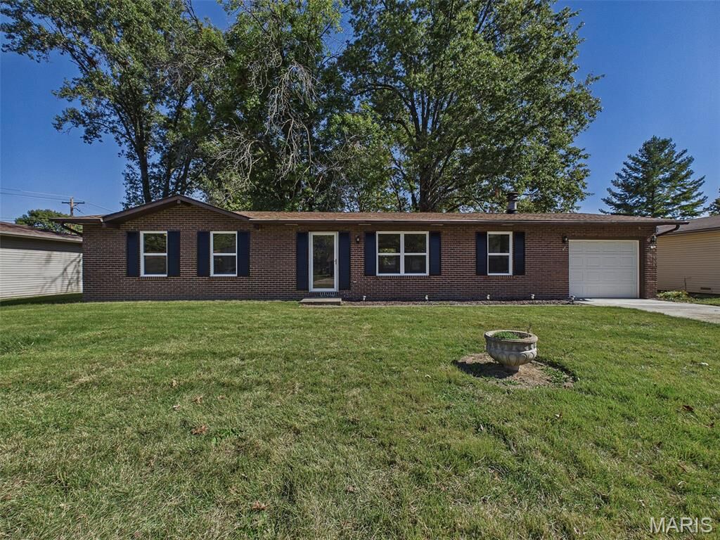Property Photo:  404 Anita Drive  IL 62208 