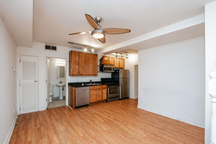 Property Photo: 4014 N Spaulding Avenue Gdn IL 60618