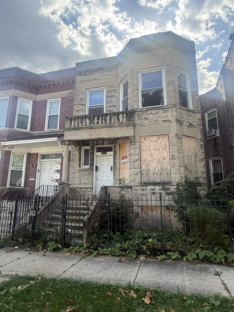 Property Photo:  3831 W Grenshaw Street  IL 60624 