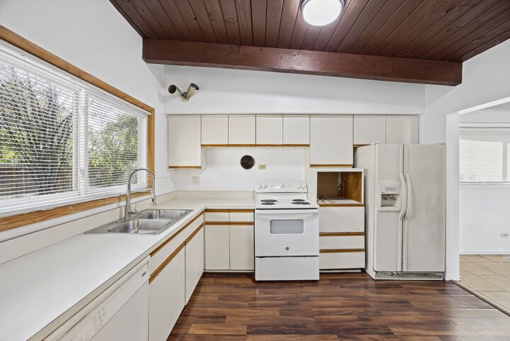 Property Photo:  1142 Parkview Avenue  IL 60411 